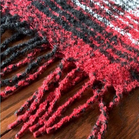 Lovely Canadiana Buffalo Plaid Scarf Blanket Red, Black & White - Picture 4 of 8